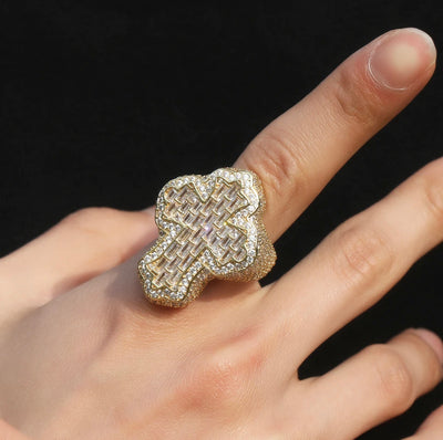 The Annuel Cross ring