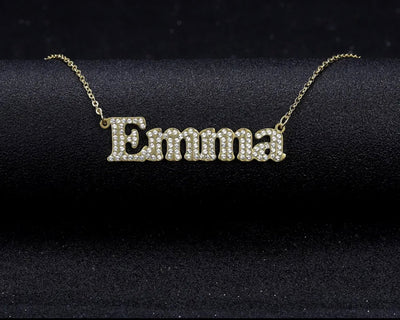 The Boxy Name necklace